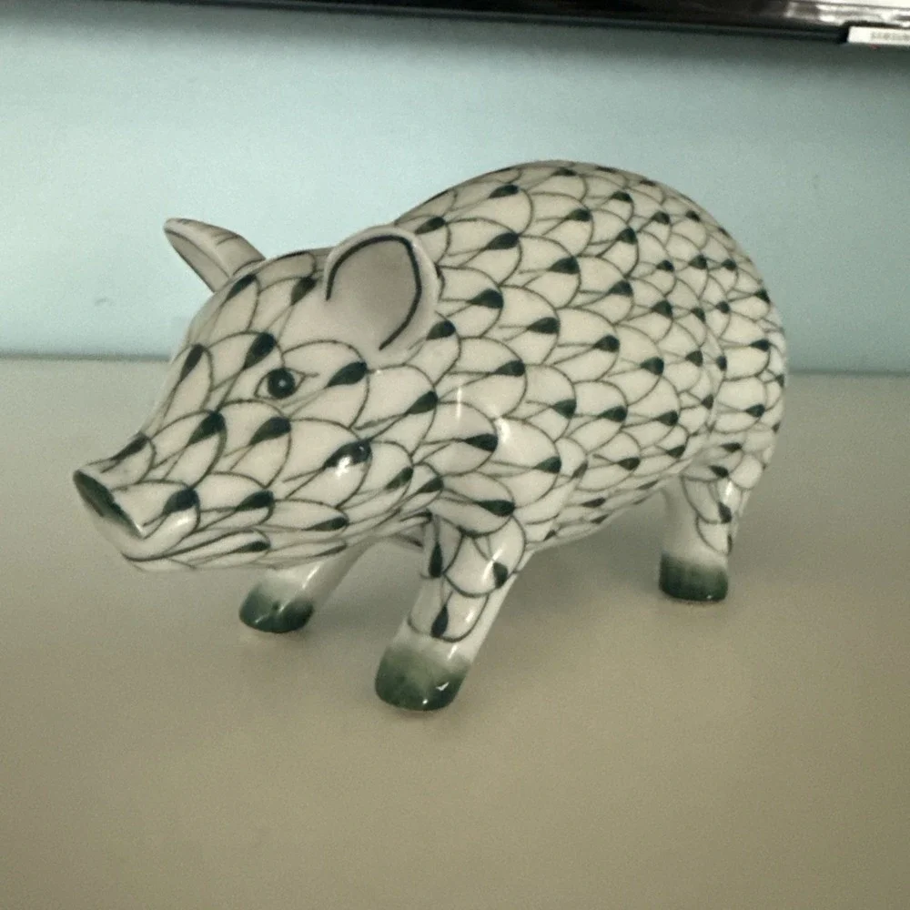 Andrea by Sadek Porcelain Pig Hand Painted Green &  White Fishnet 6